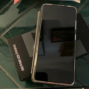 Samsung Galaxy S21 Ultra 5G 256GB/12 GB RAM. Rarely used.